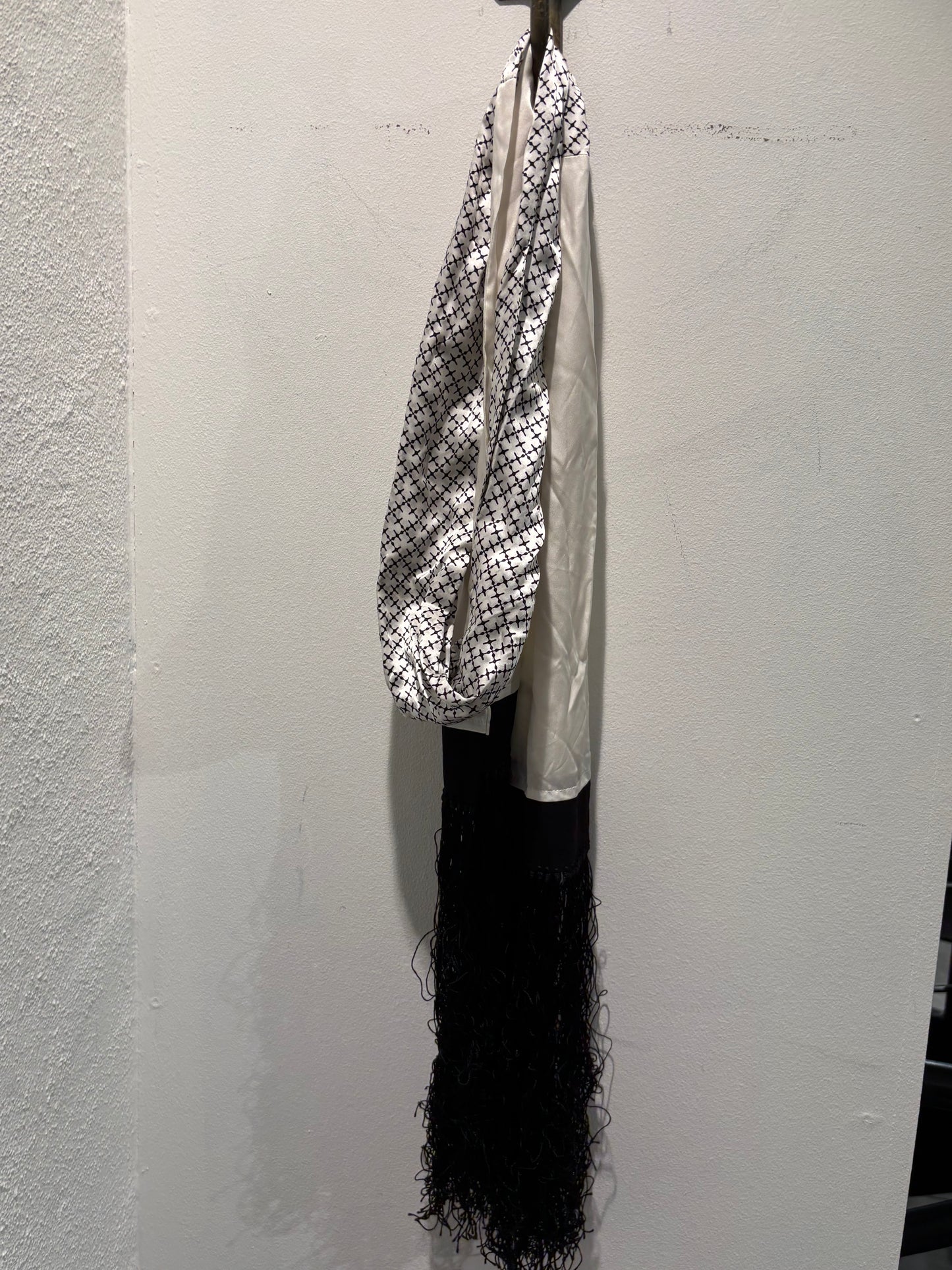 Malene Birger - Scarf w fringes - white/black - Medina’s Wardrobe
