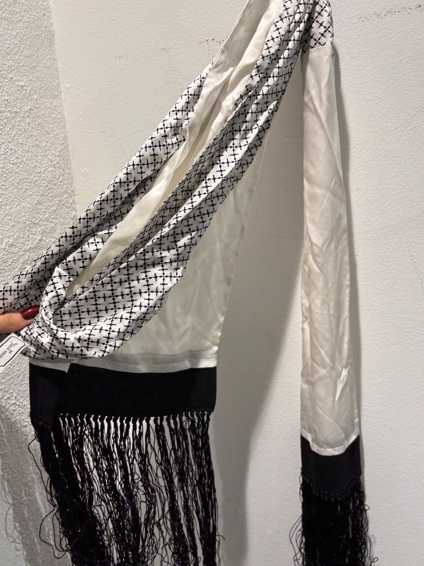 Malene Birger - Scarf w fringes - white/black - Medina’s Wardrobe