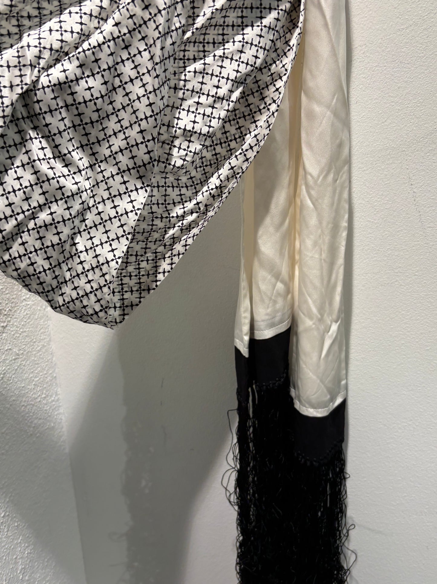 Malene Birger - Scarf w fringes - white/black - Medina’s Wardrobe