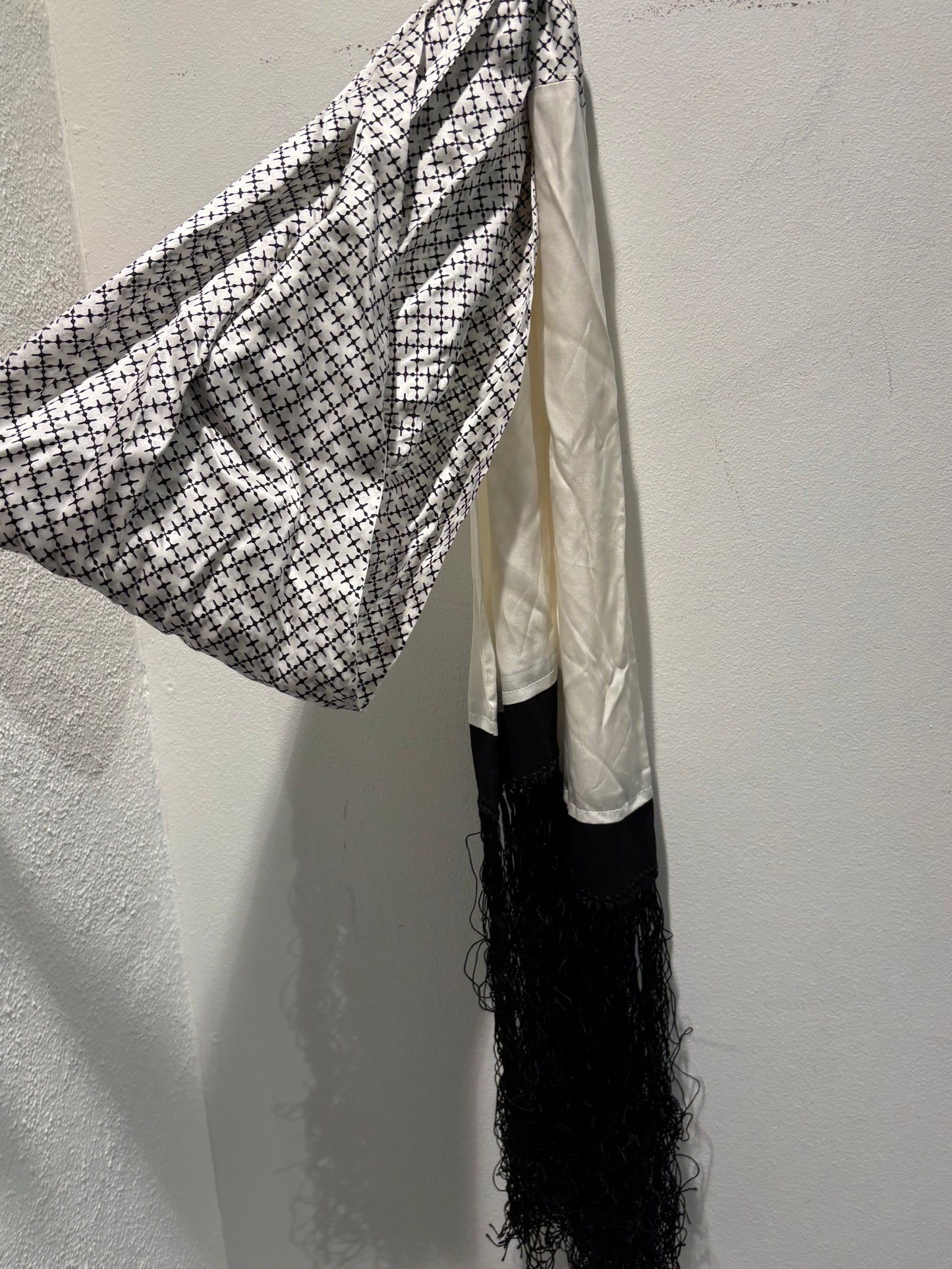 Malene Birger - Scarf w fringes - white/black - Medina’s Wardrobe