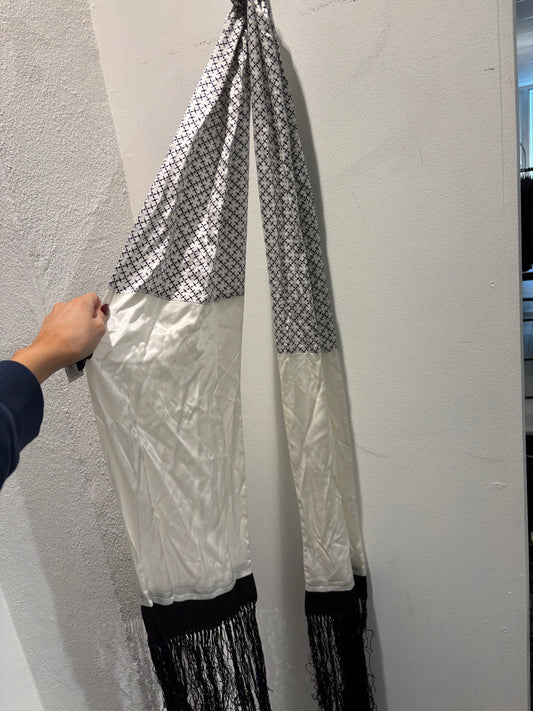 Malene Birger - Scarf w fringes - white/black - Medina’s Wardrobe