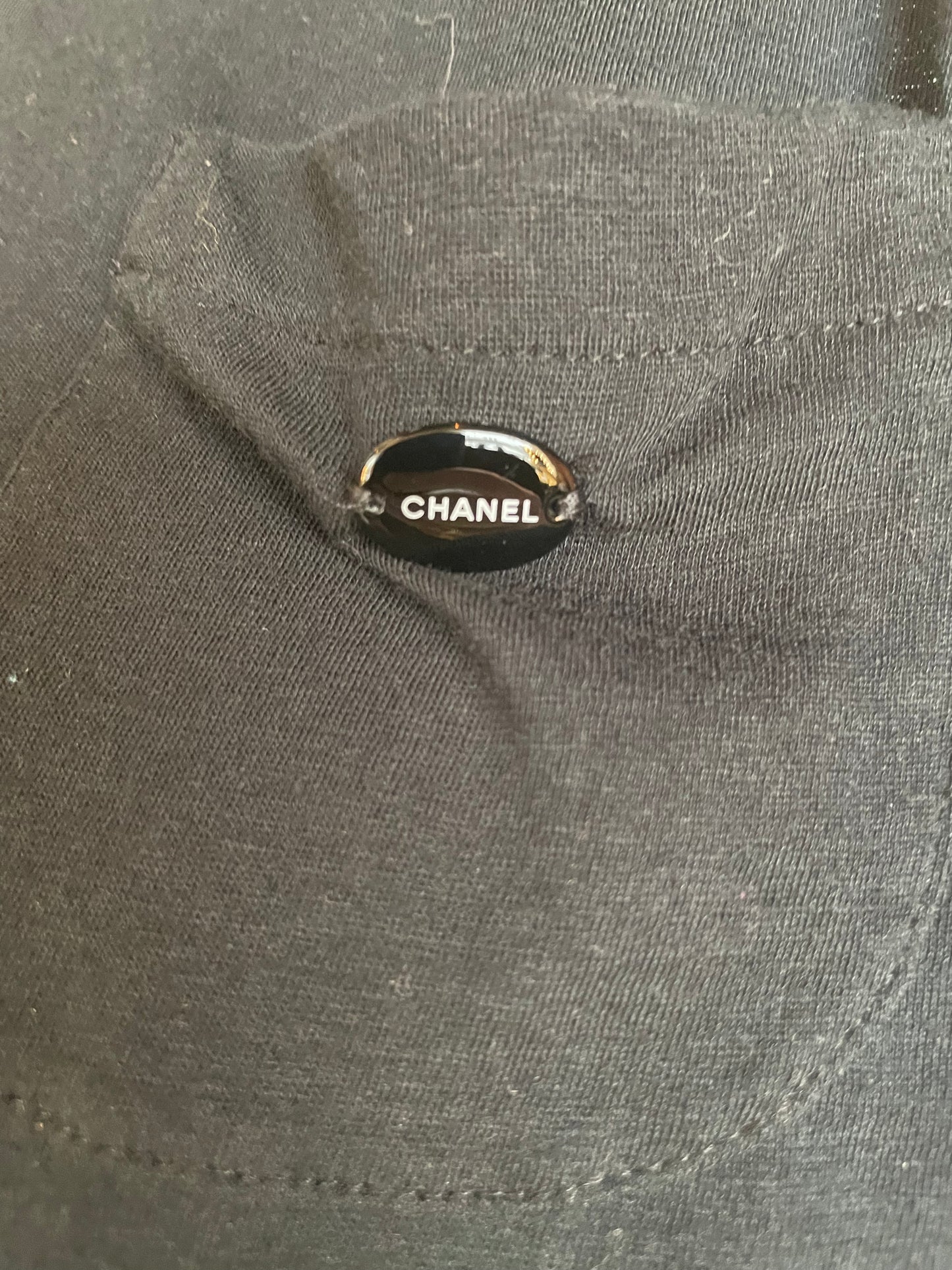 Chanel - T-shirt m. dyb v-åbning - 36/38