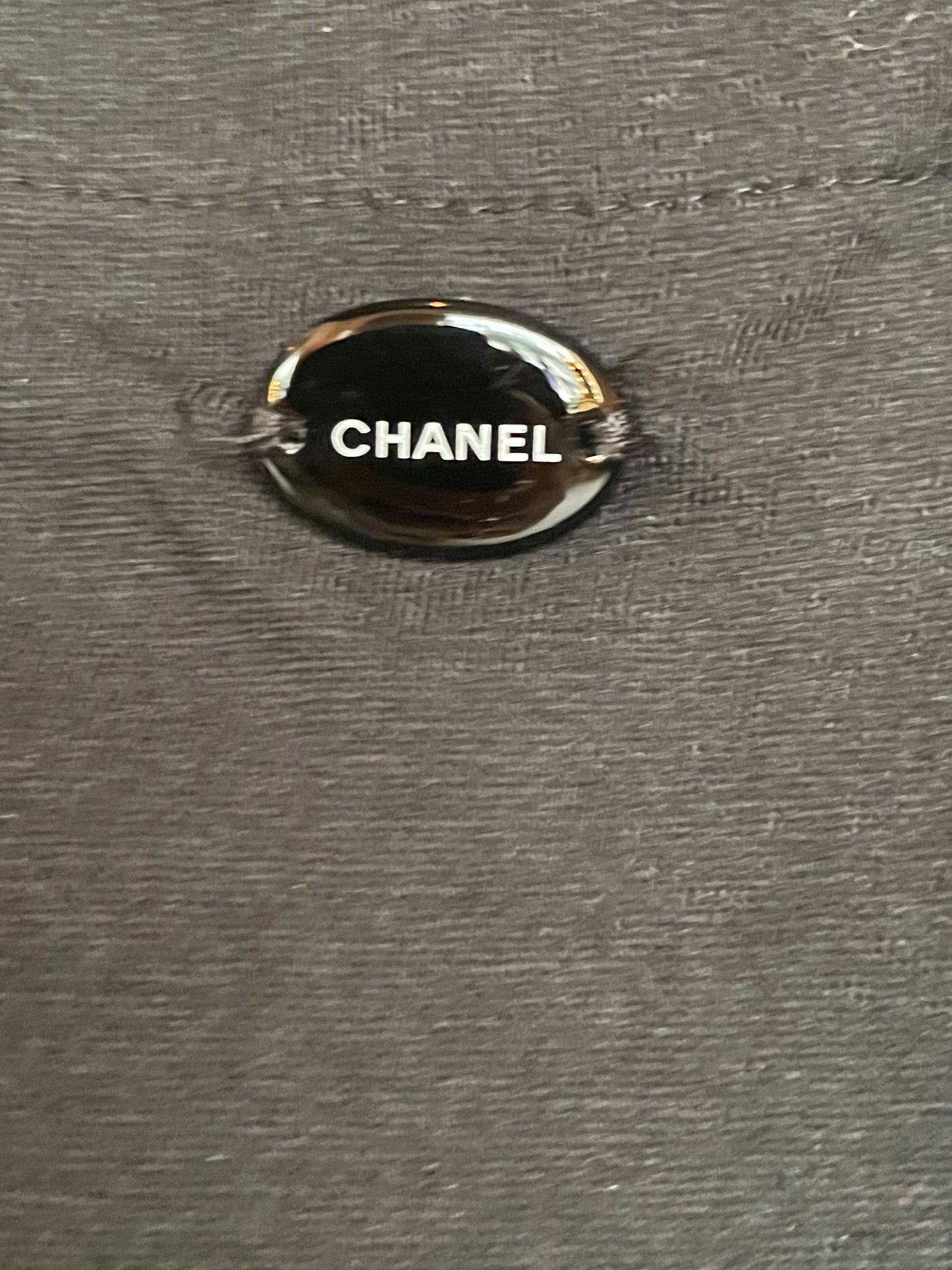 Chanel - T-shirt m. dyb v-åbning - 36/38