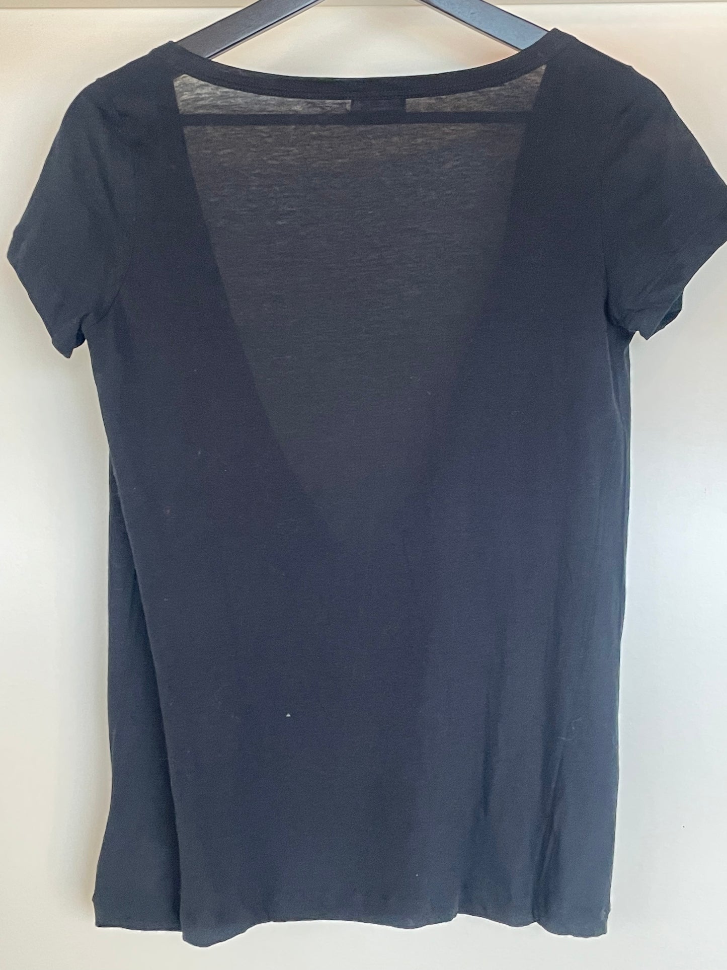 Chanel - T-shirt m. dyb v-åbning - 36/38