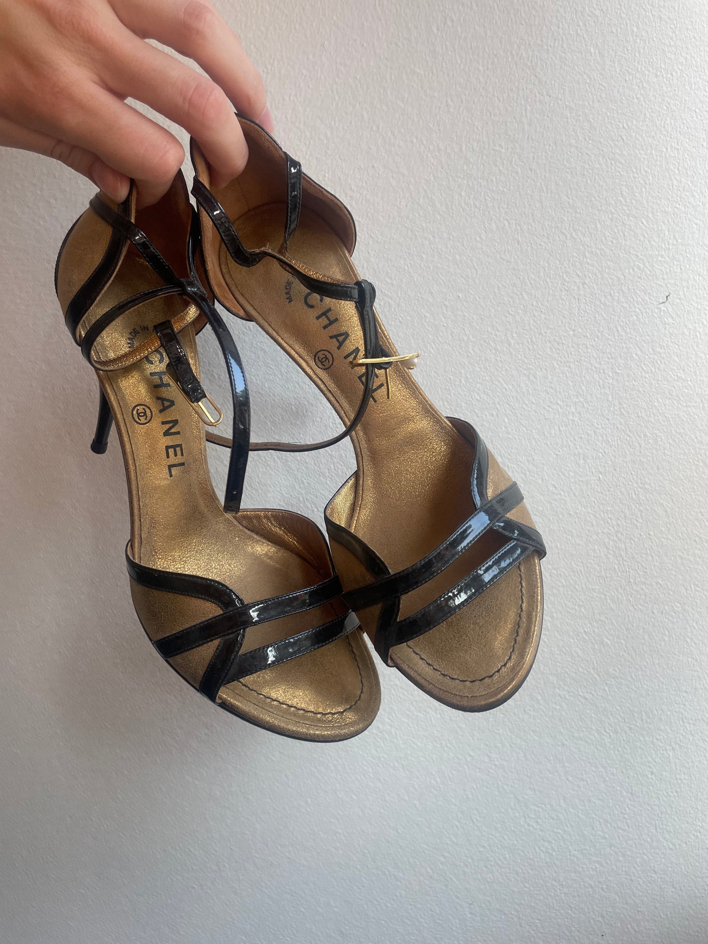 Chanel - Stiletter / Sandal - guld og sort