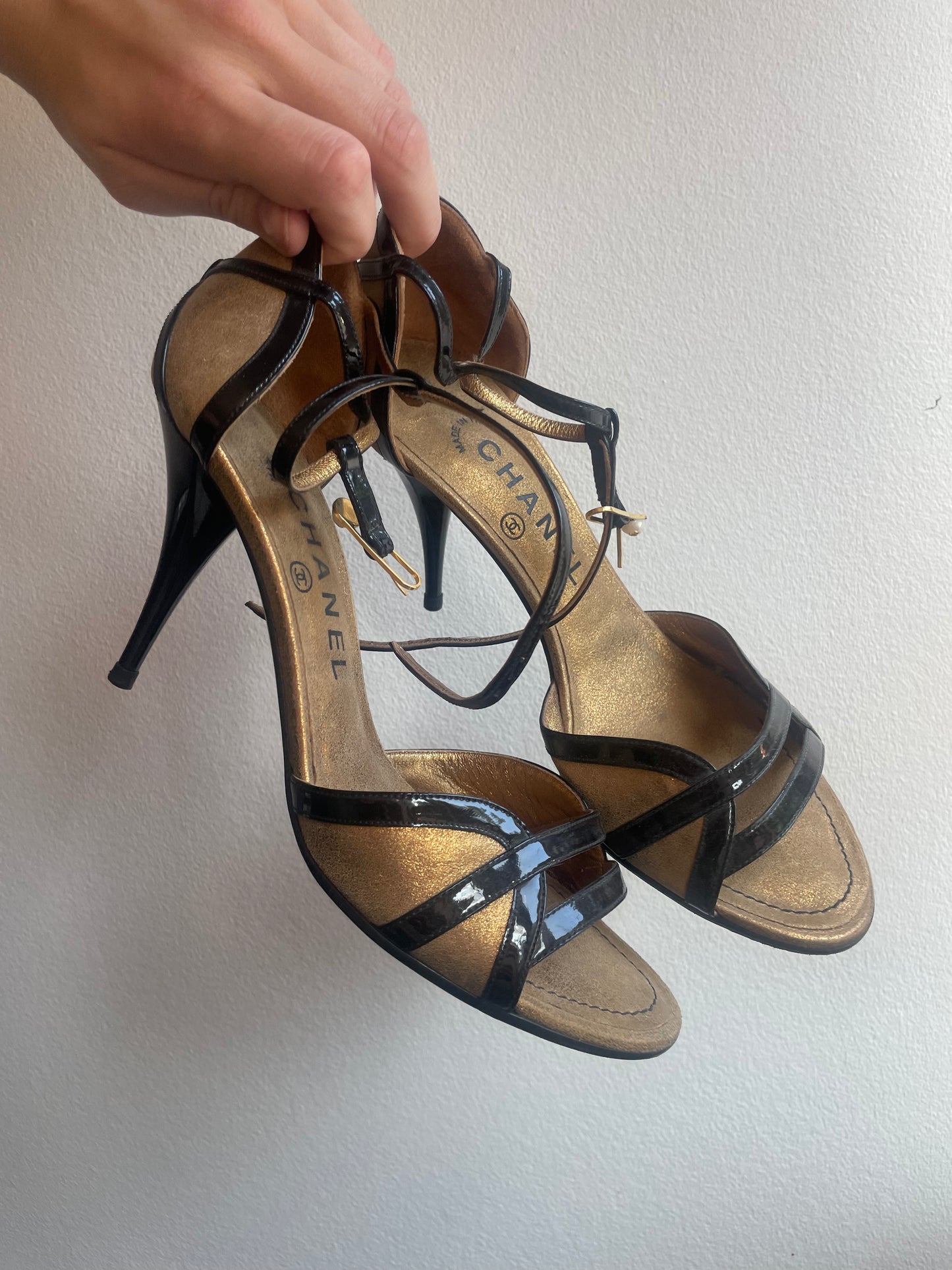 Chanel - Stiletter / Sandal - guld og sort