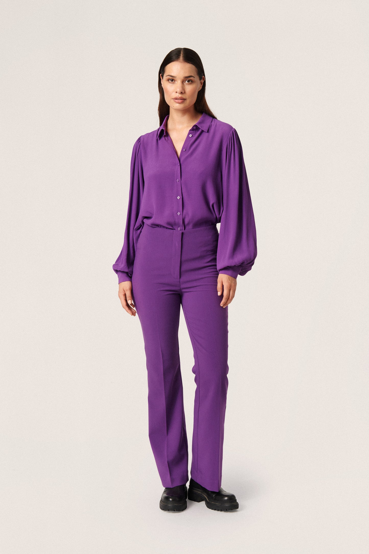 Skjorte Chrishell Solid Shirt - Soaked in Luxury - Amaranth Purple